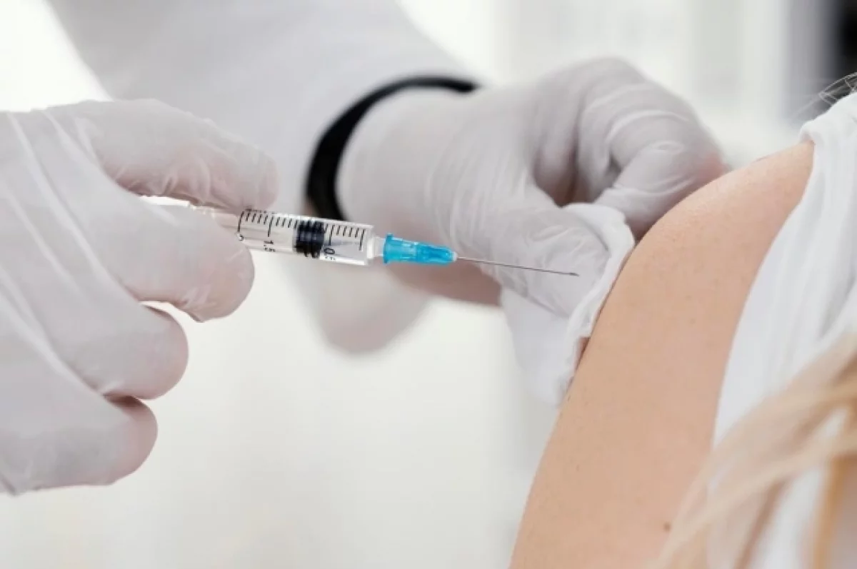 AstraZeneca признала, что ее вакцина против COVID может вызвать тромбоз
