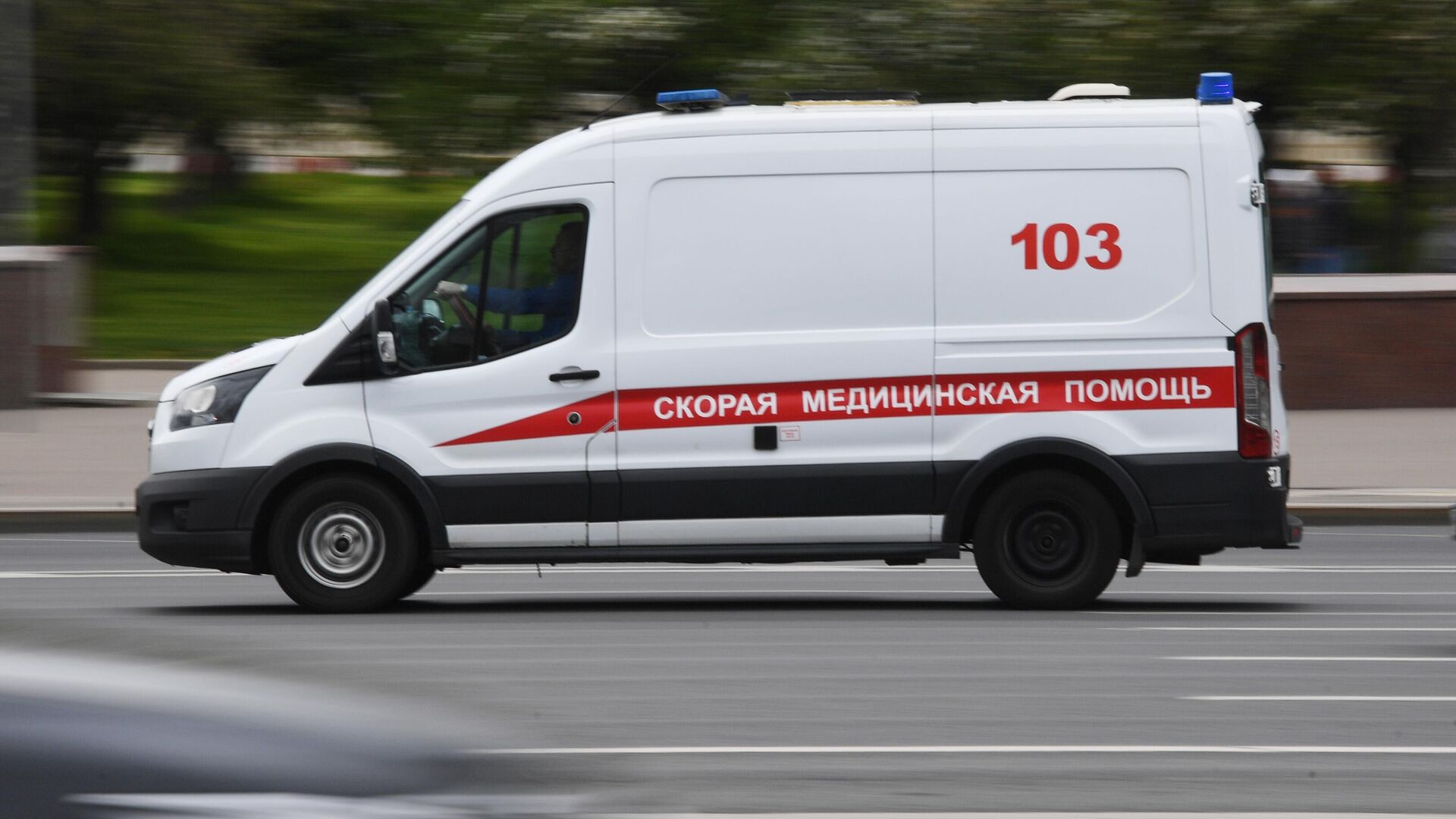 300-килограммовую жительницу Москвы спустили в скорую из окна квартиры